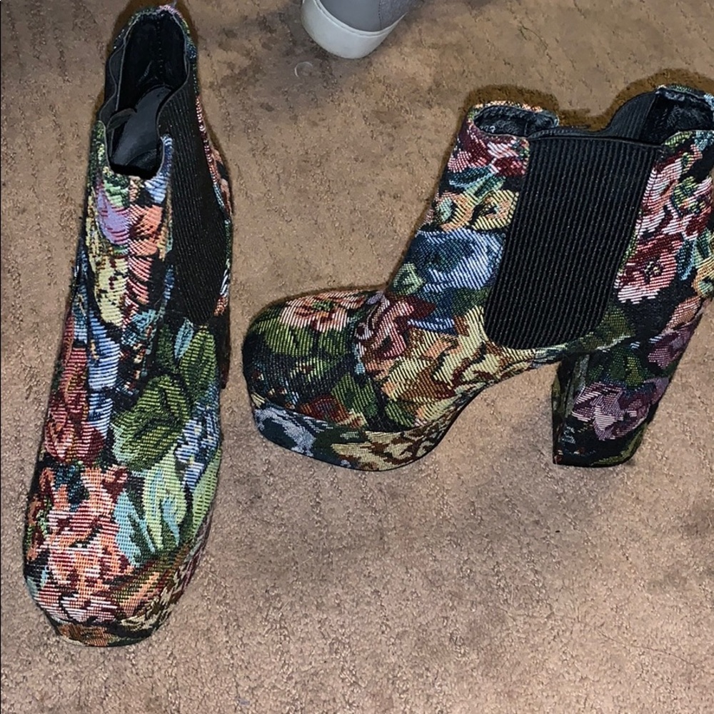 NWOT FLORAL HIGH HEEL ANKLE BOOTS